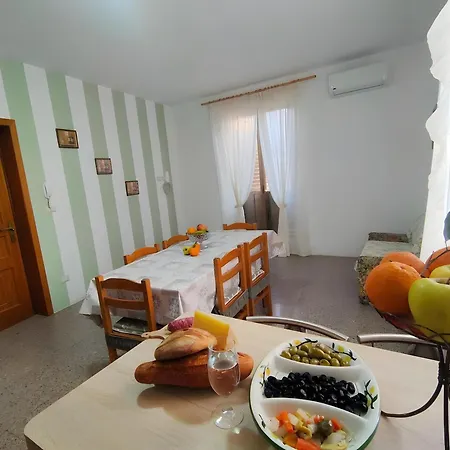 Casa A Matrice Apartman *